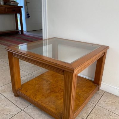 2 mesas de madera con tapa de vidrio 2